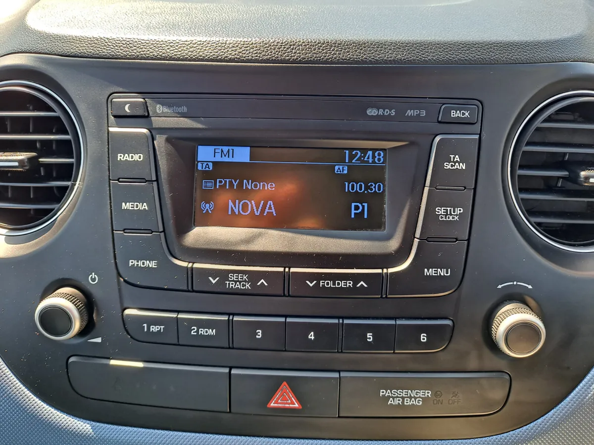 Hyundai i10 DELUXE 4DR - Image 3