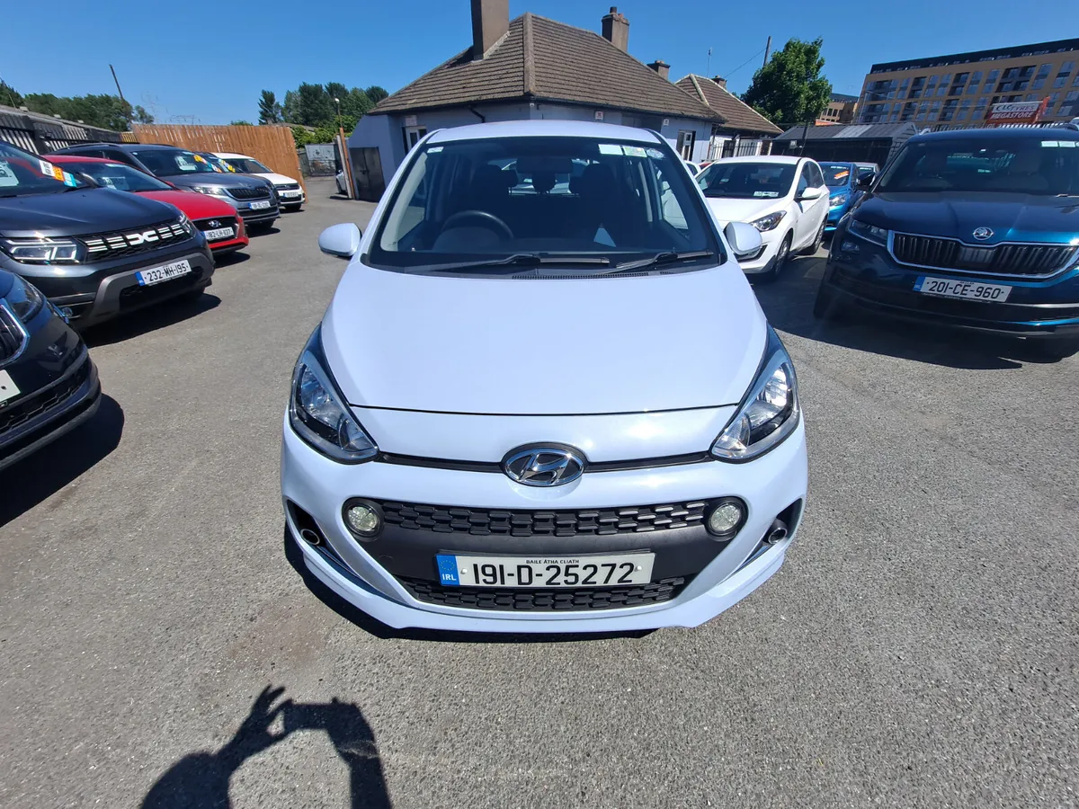 Hyundai i10 DELUXE 4DR - Image 3