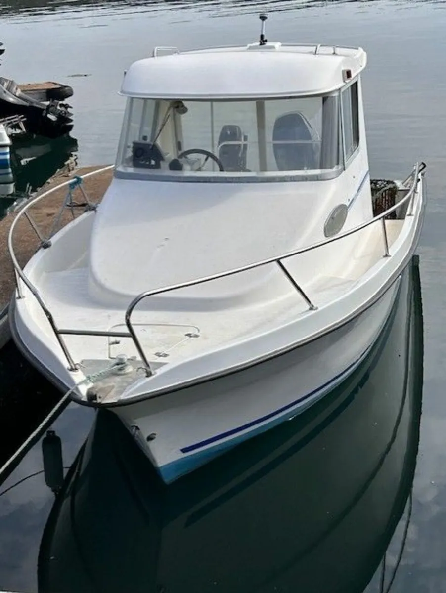 Boat , Small Cabin Cruiser - Image 2
