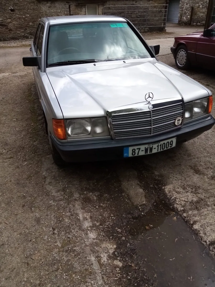 87 Mercedes 190E - Image 2