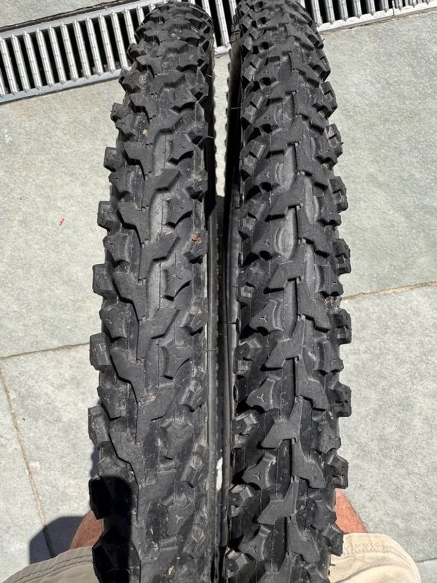 Bontrager Mountain Bike Tyres & Tubes 26x2.0 - Image 2