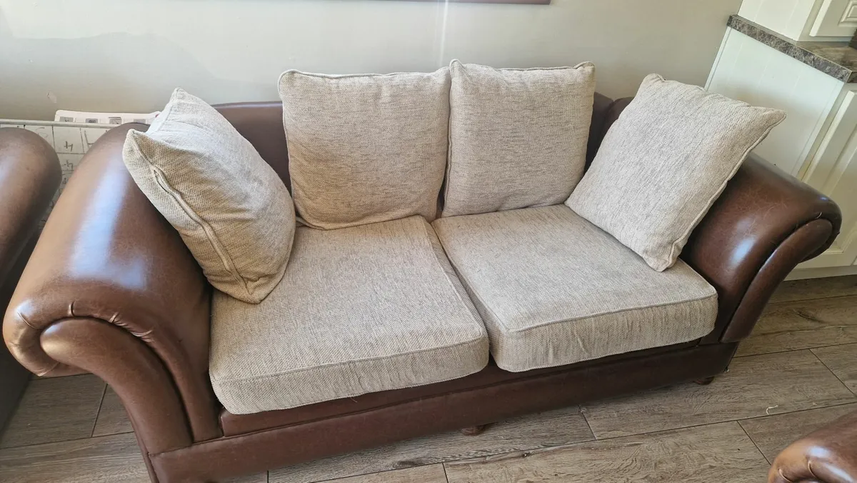 3 piece suite,couch - Image 1