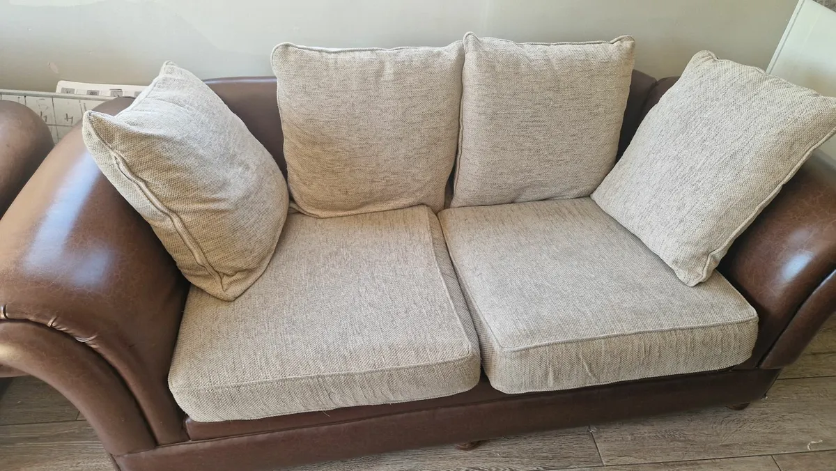 3 piece suite,couch - Image 3