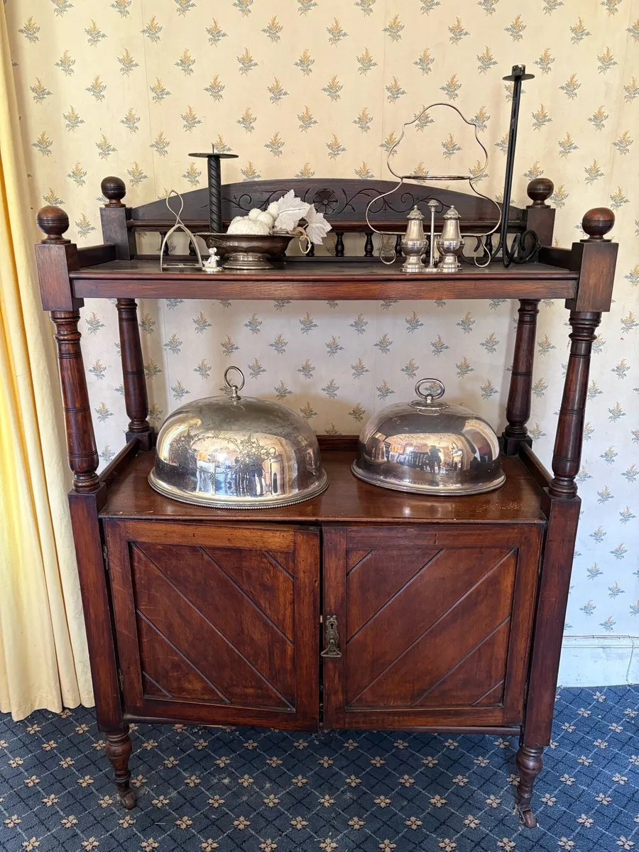 Credenza cabinet