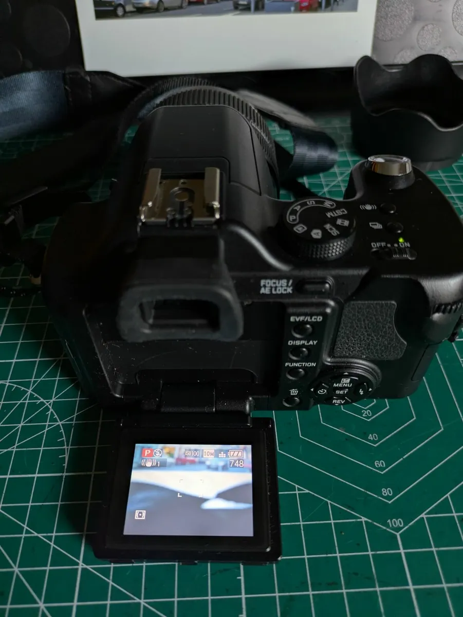 Leica V-Lux 1 10MP Kodak CCD digital camera - Image 2
