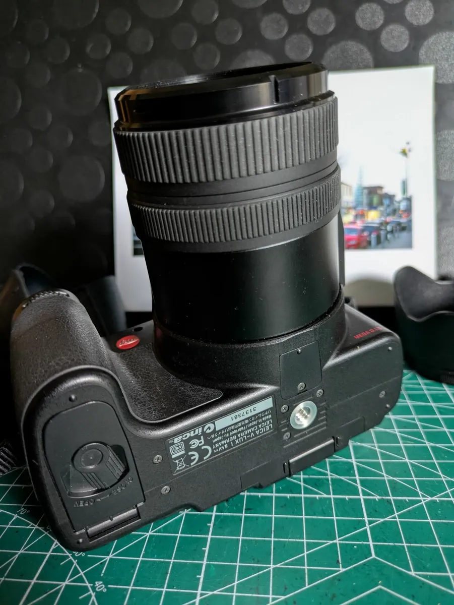 Leica V-Lux 1 10MP Kodak CCD digital camera - Image 4