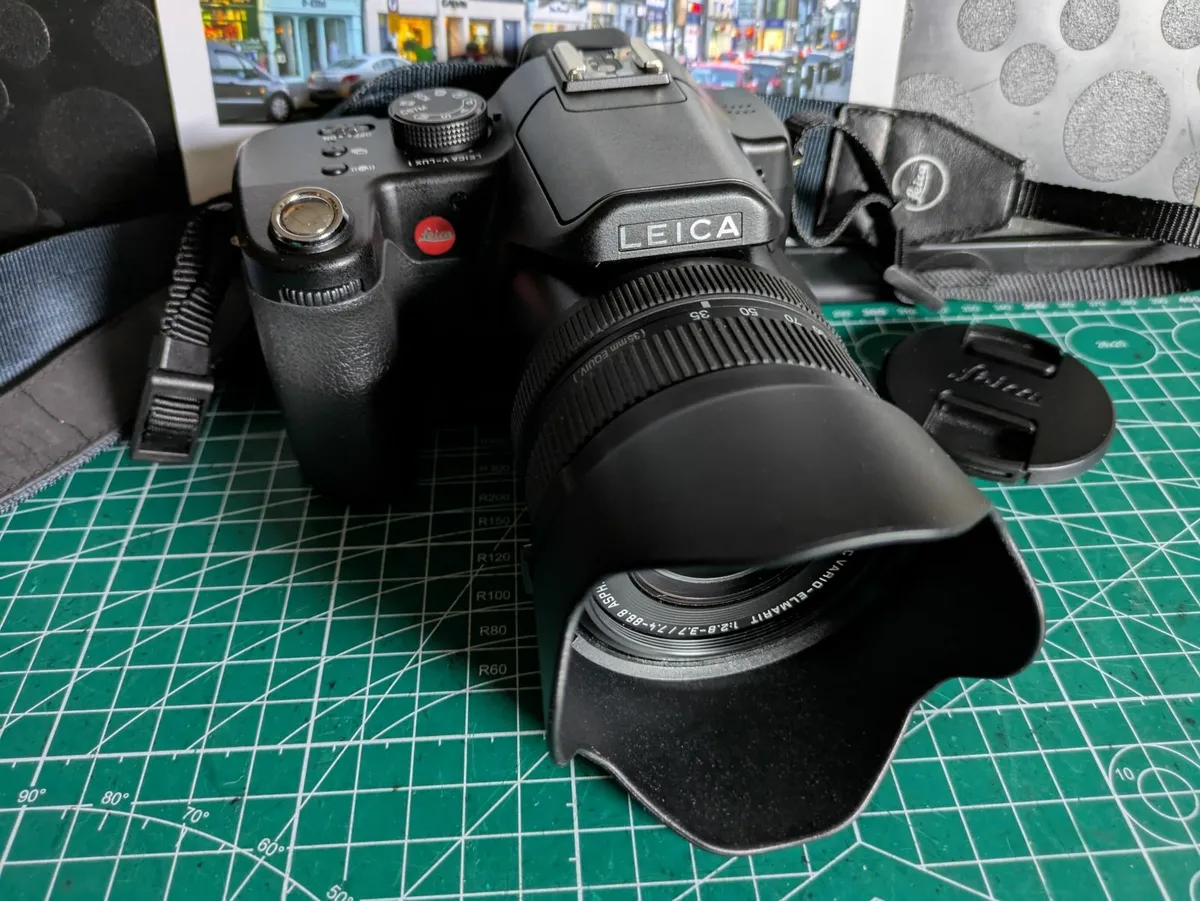 Leica V-Lux 1 10MP Kodak CCD digital camera - Image 1