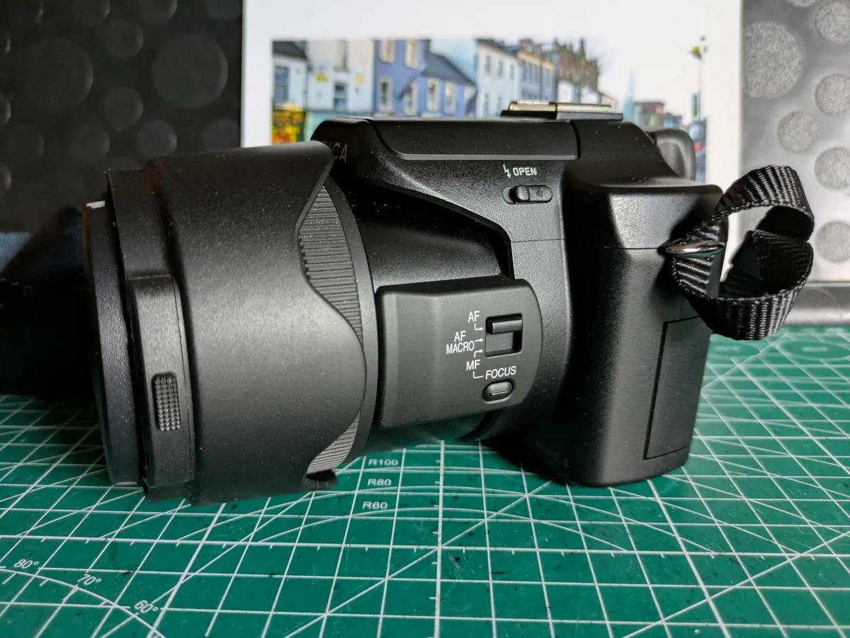 Leica V-Lux 1 10MP CCD🌈 sensor digital camera - Image 4