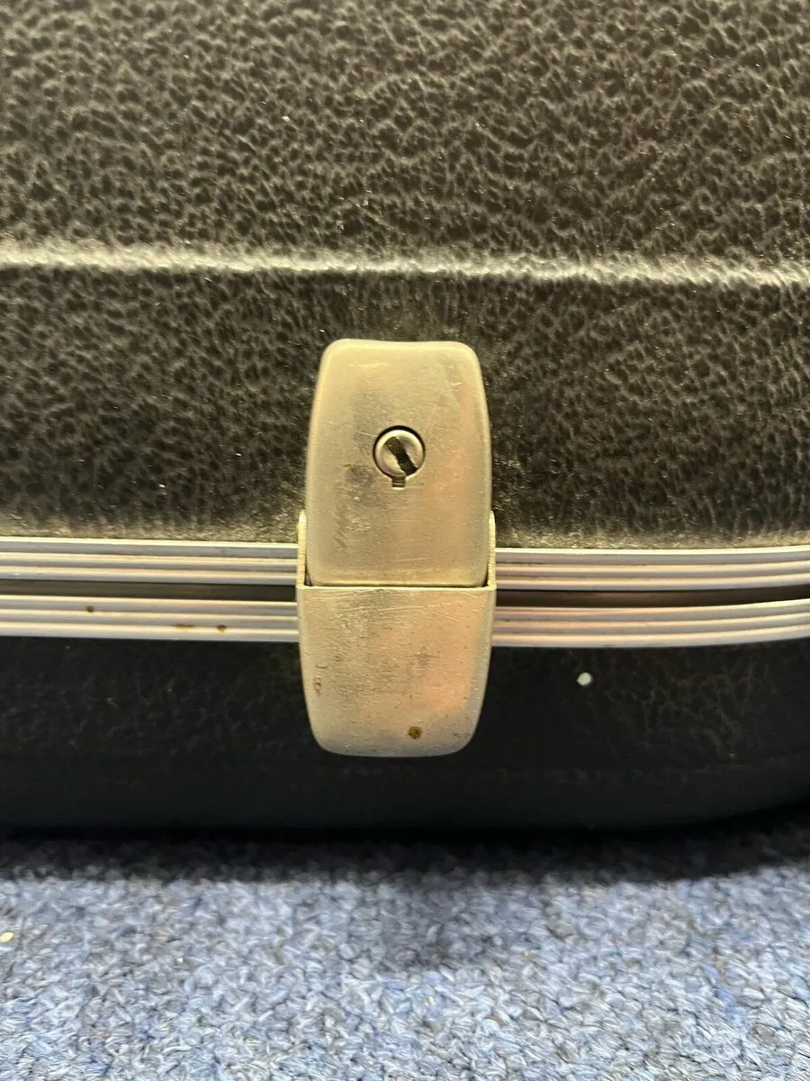 Guitar Hardcase - Image 3