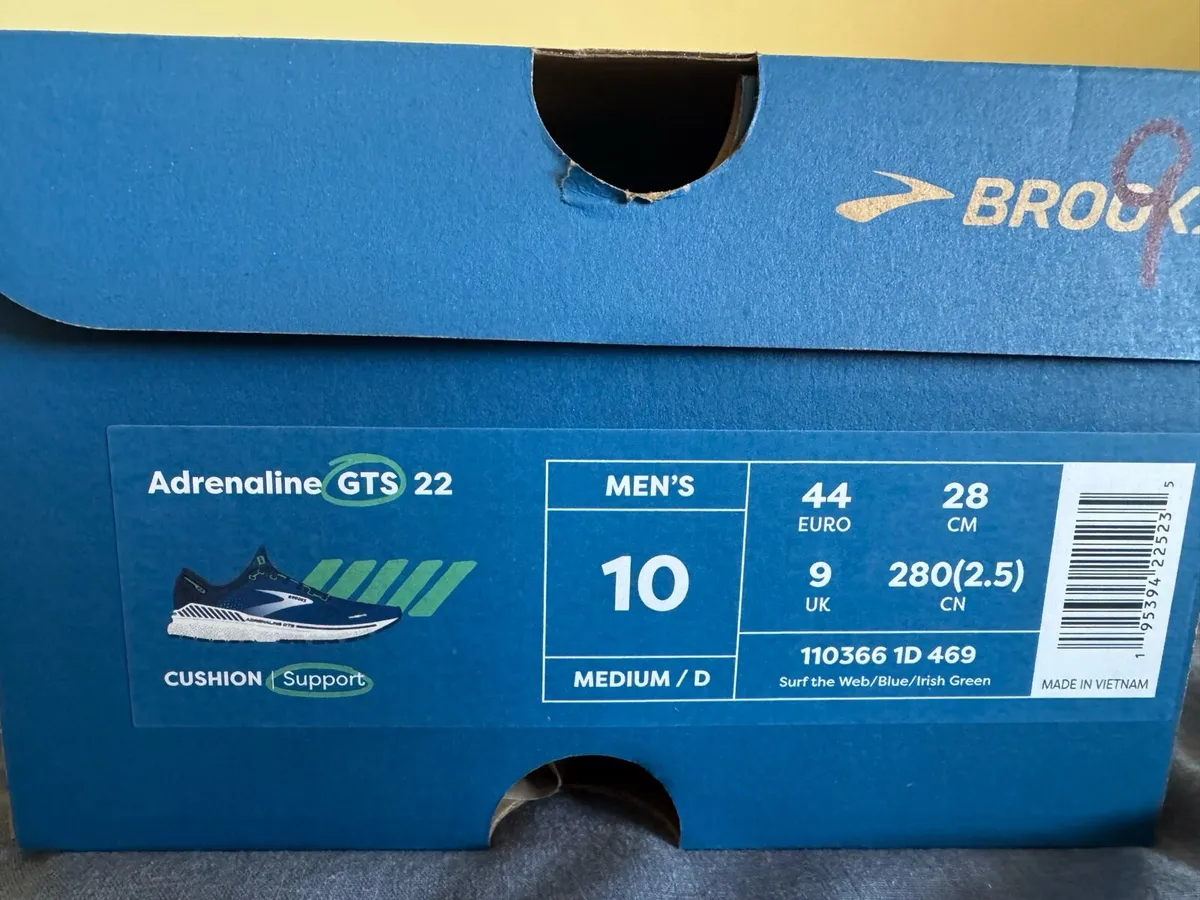 2 Pairs of Brooks Runners - Image 3