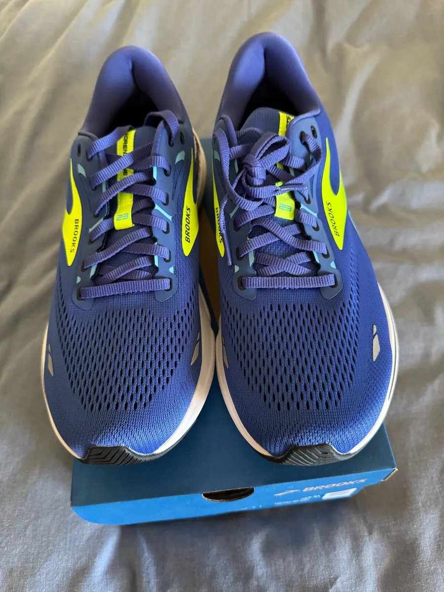 2 Pairs of Brooks Runners - Image 4