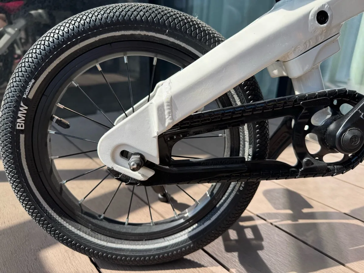 BMW Kidsbike balance bike 2 in 1 (3-6 Age) - Image 3