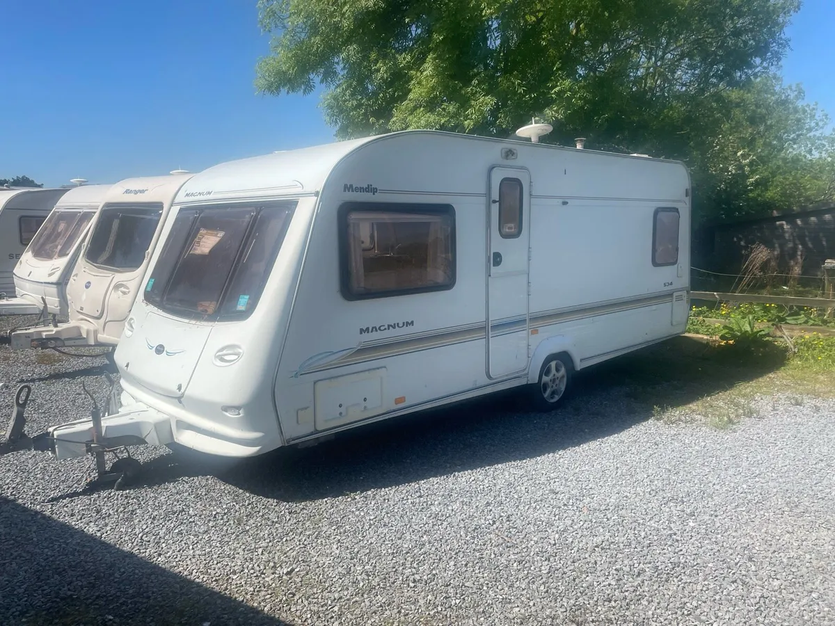 Fixed bed caravan - Image 2