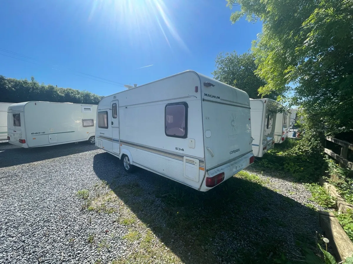 Fixed bed caravan - Image 3