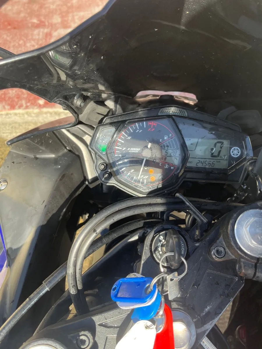 YAMAHA YZF R3 2019 - Image 2