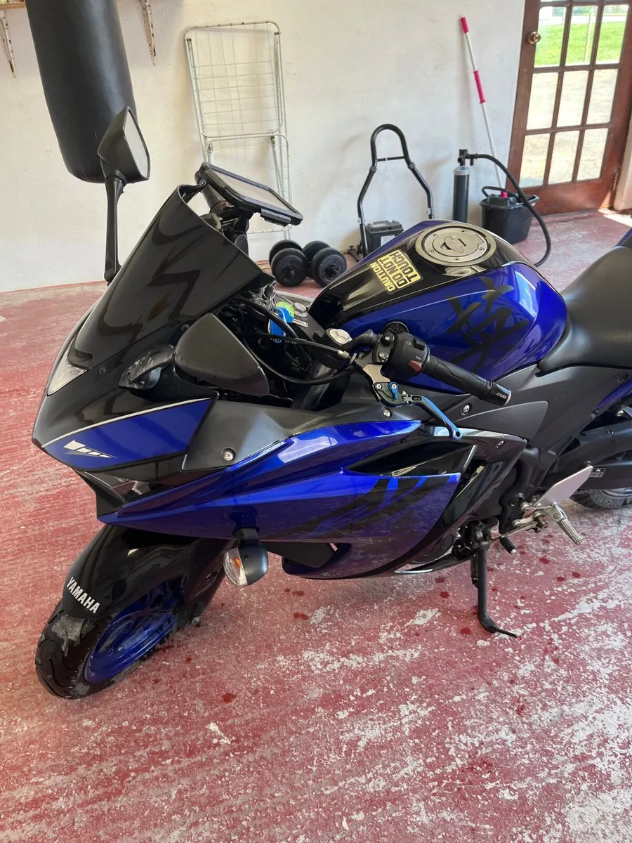 YAMAHA YZF R3 2019 - Image 3