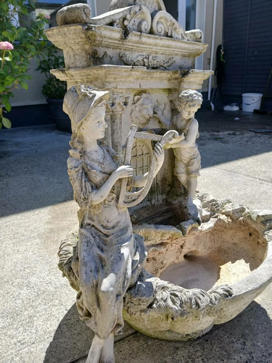 Water fountain - Image 1