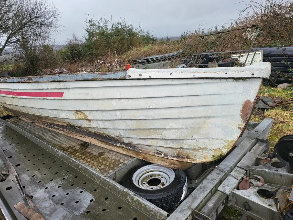 ANGLERS FANCY FIBERGLASS FISHING BOAT 19FT - Image 2