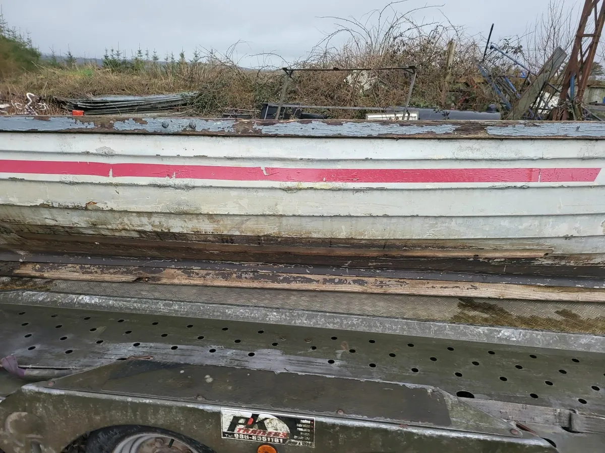 ANGLERS FANCY FIBERGLASS FISHING BOAT 19FT - Image 3