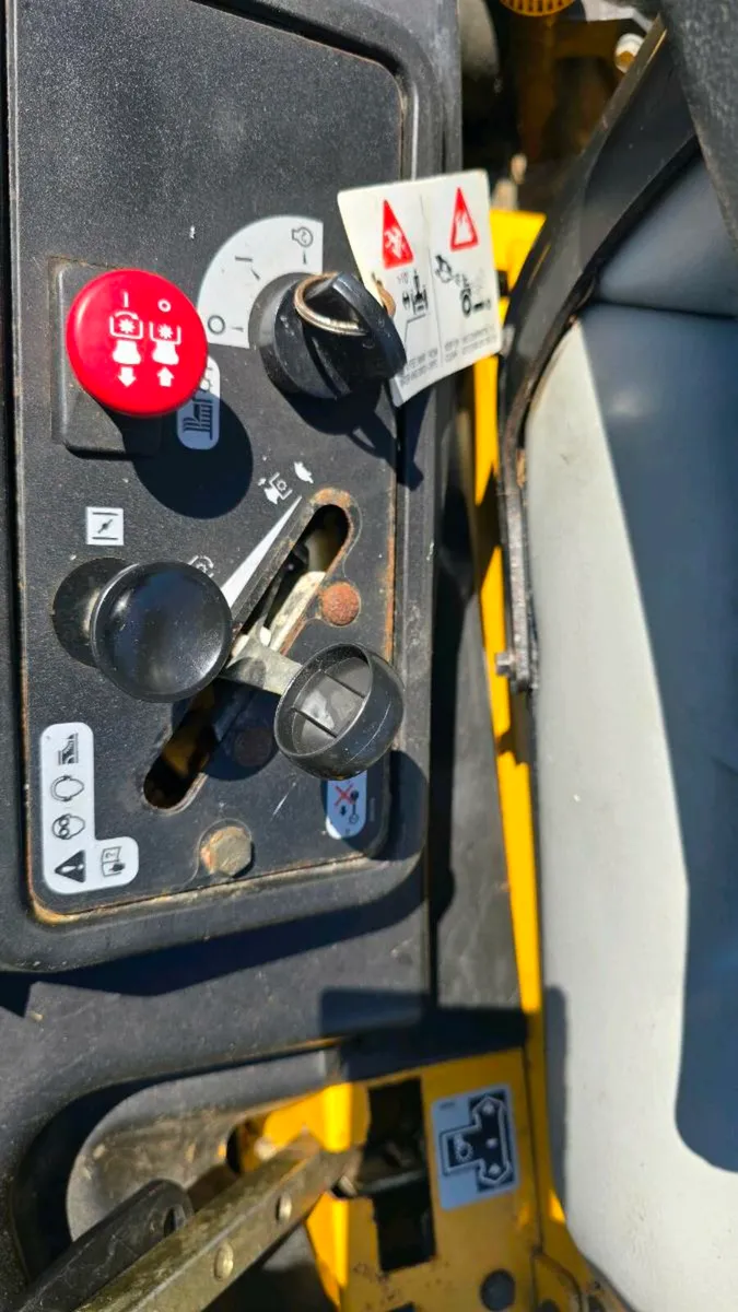 Hustler zero turn - Image 2