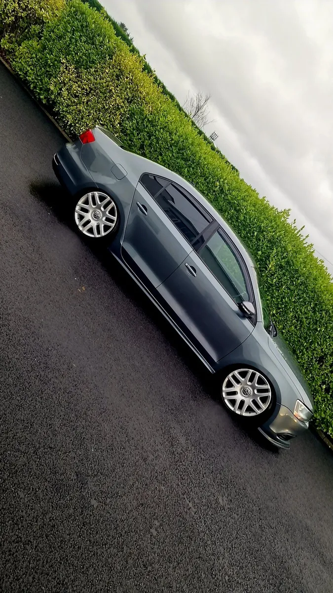 2011 VW Jetta - Image 2