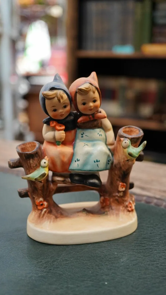 Goebel Hummel Figurine - Coquettes - Image 2