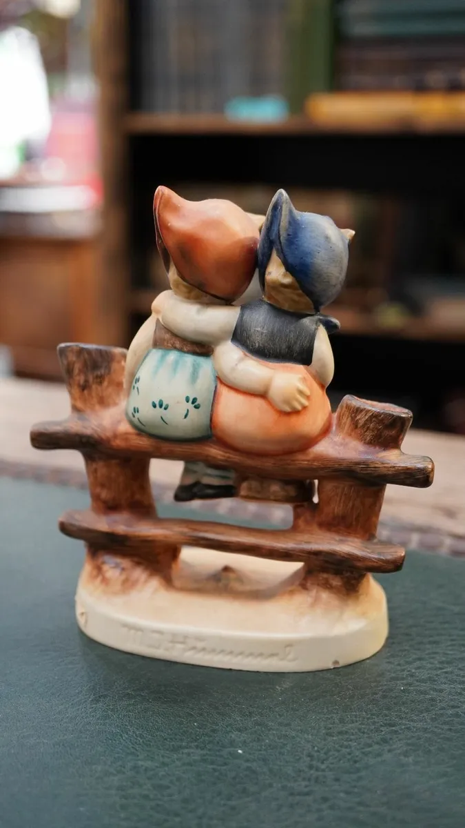 Goebel Hummel Figurine - Coquettes - Image 3