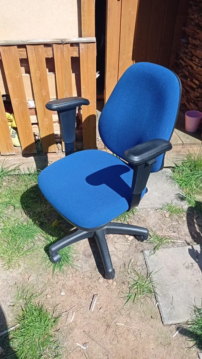Desk chair
