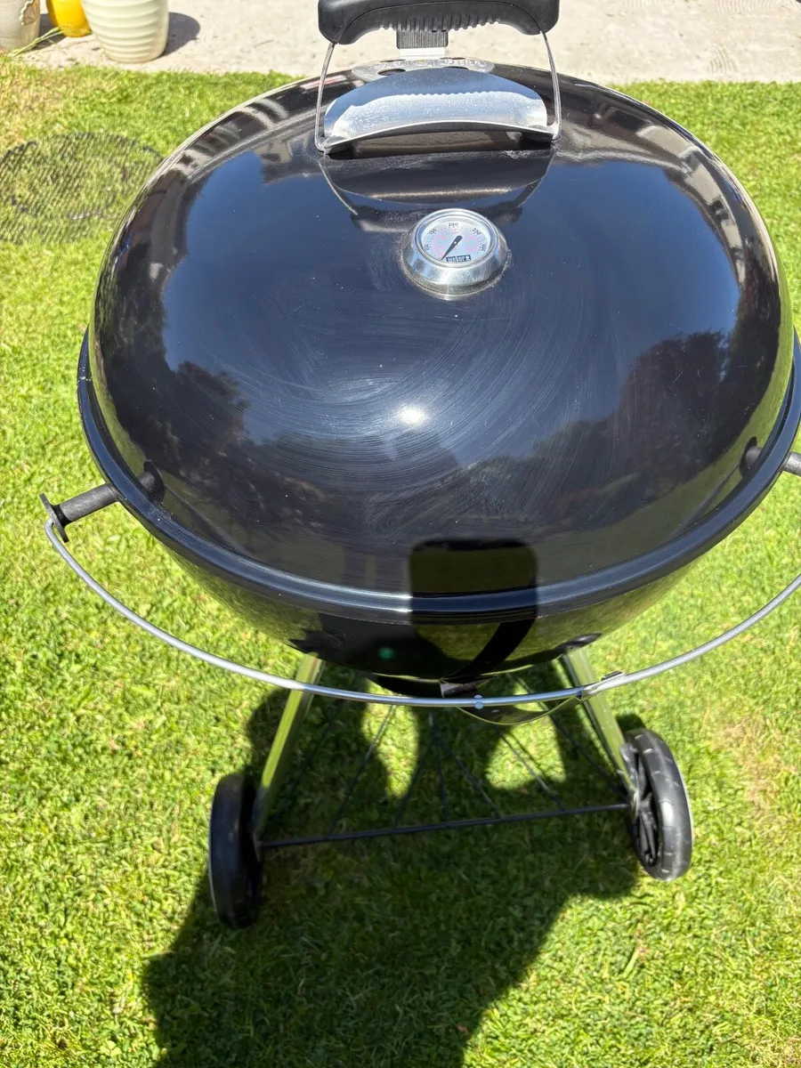 WEBER KETTLE E-5730 CHARCOAL BARBECUE 57CM - Image 1