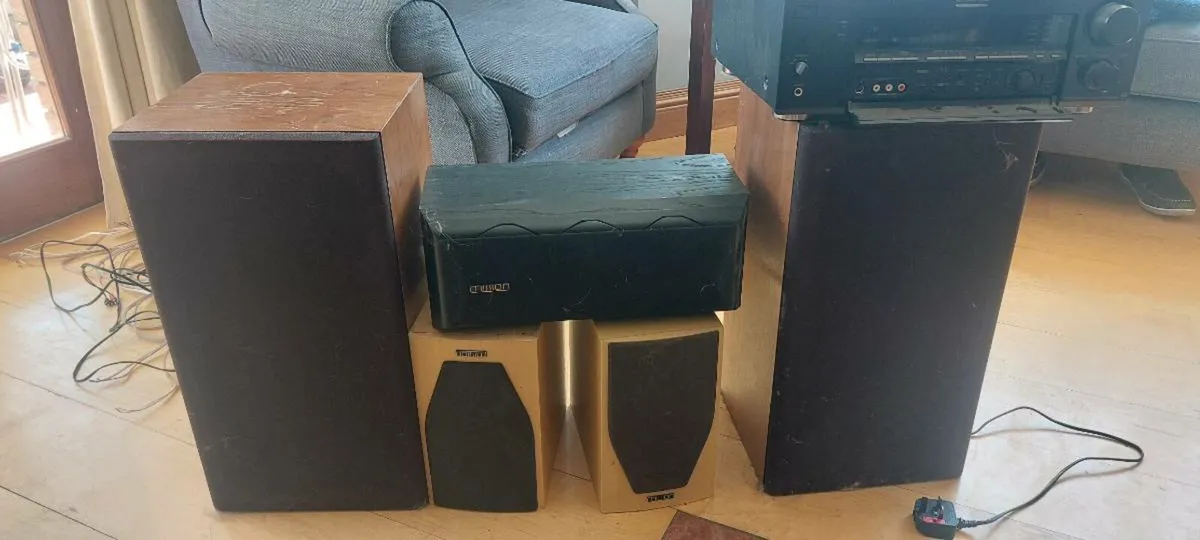 Vintage Amplifier and Speakers - Image 2