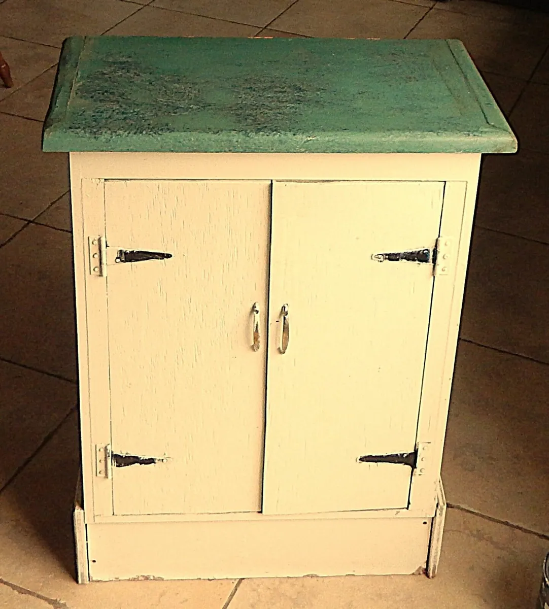 Vintage Traditional Farmhouse Cupboard - Image 1