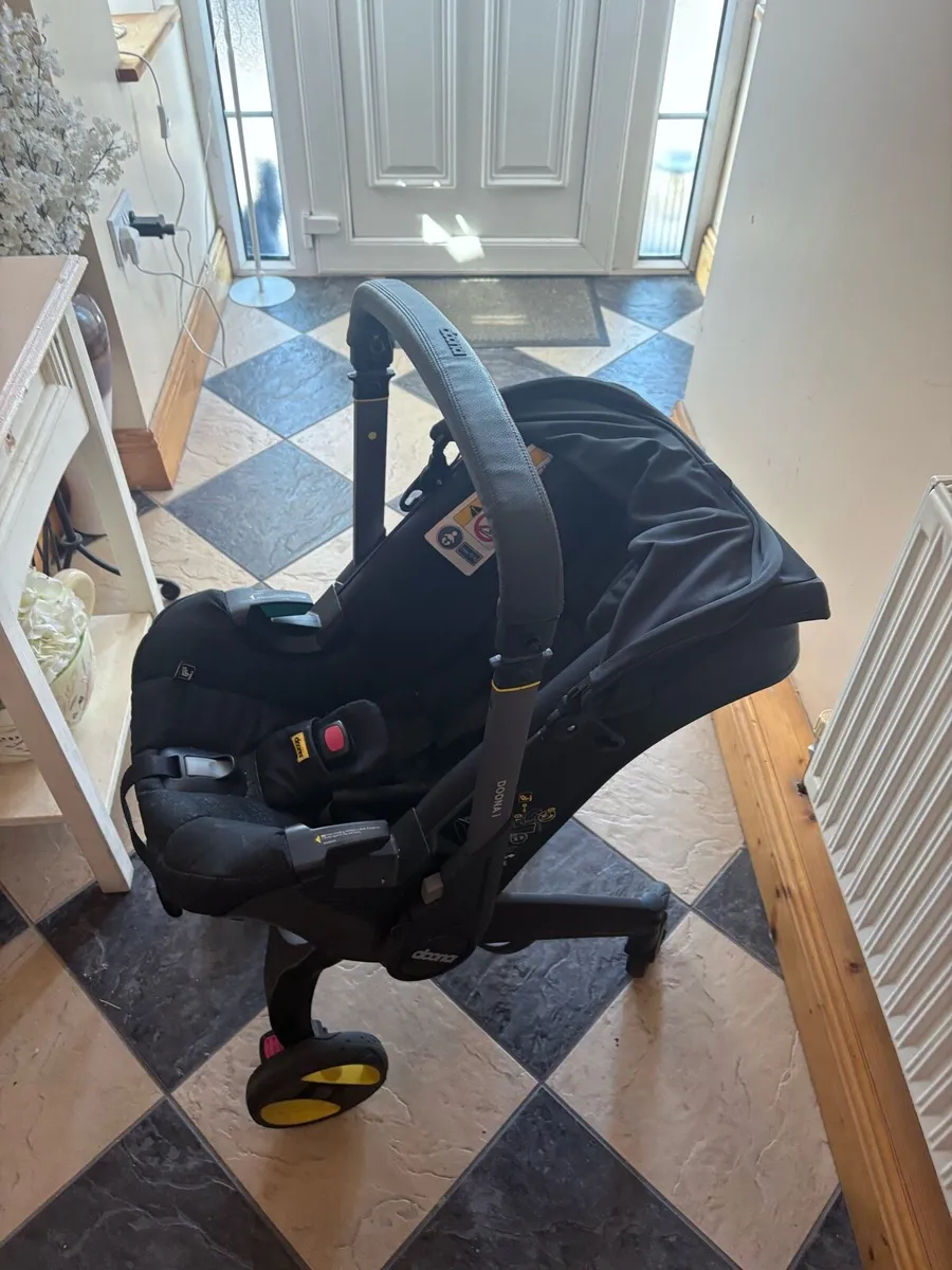 Doona Car Seat Buggy & Isofix Base - Image 3