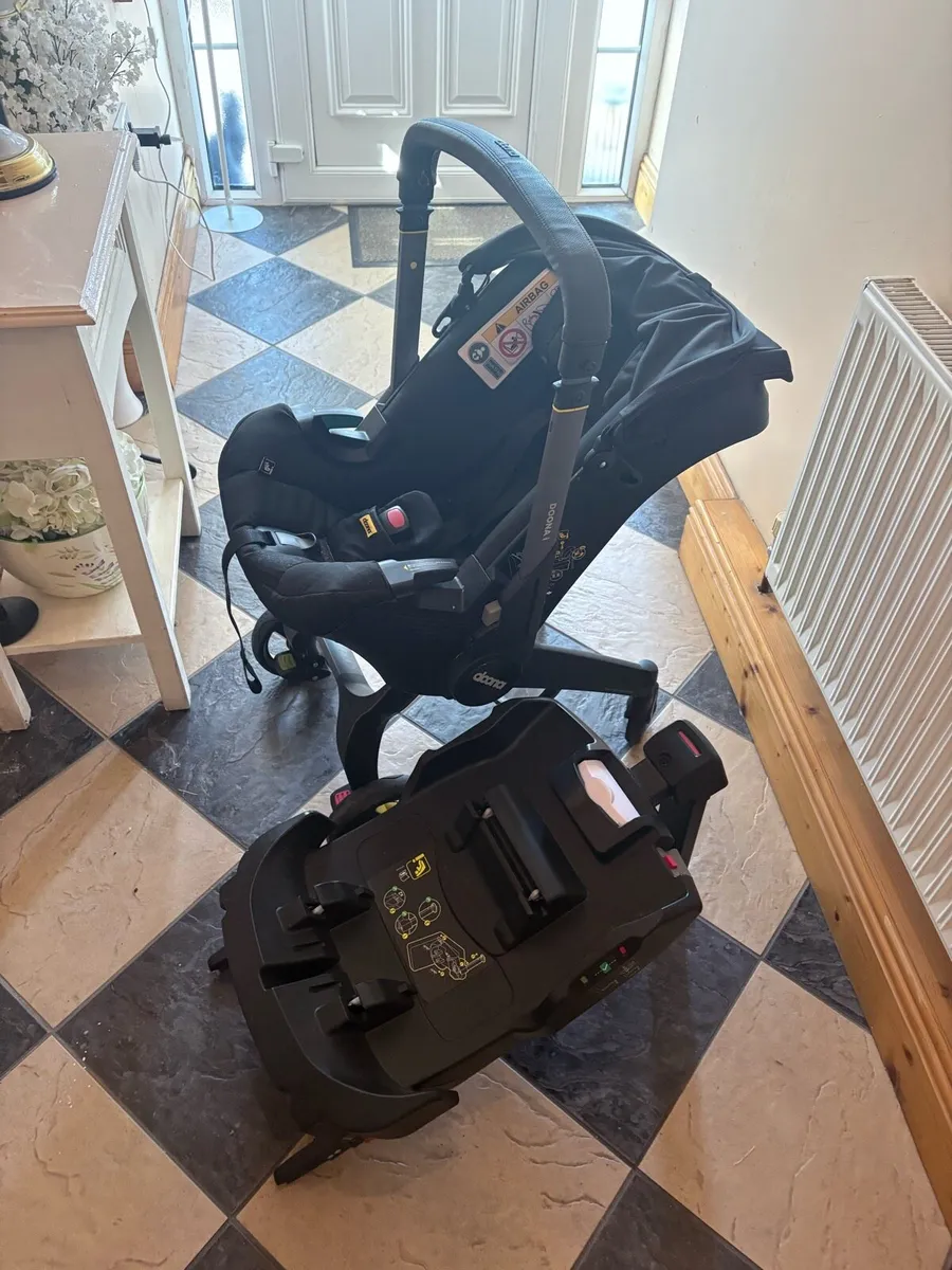 Doona Car Seat Buggy & Isofix Base - Image 4