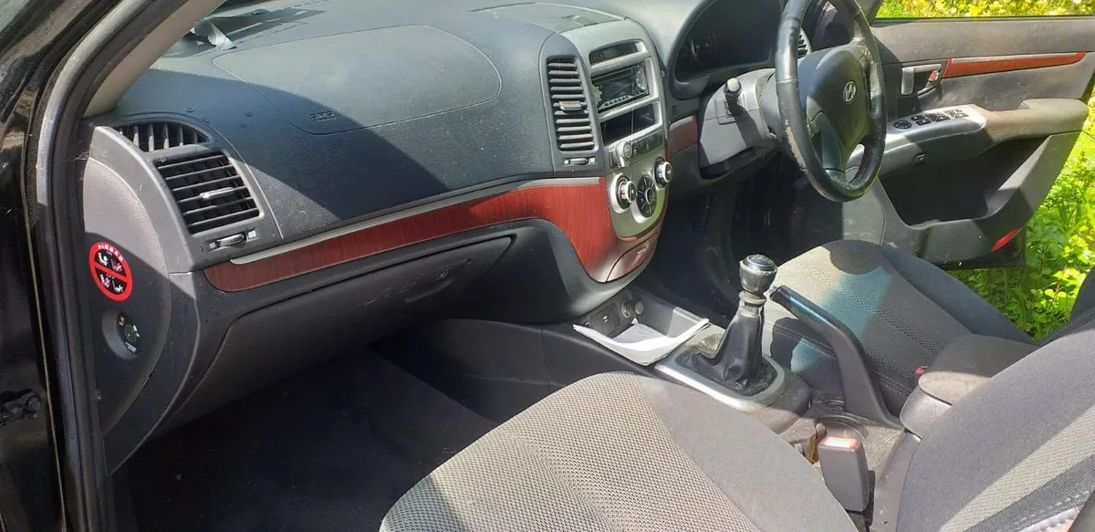 Hyundai Santa Fe 2007 - Image 2