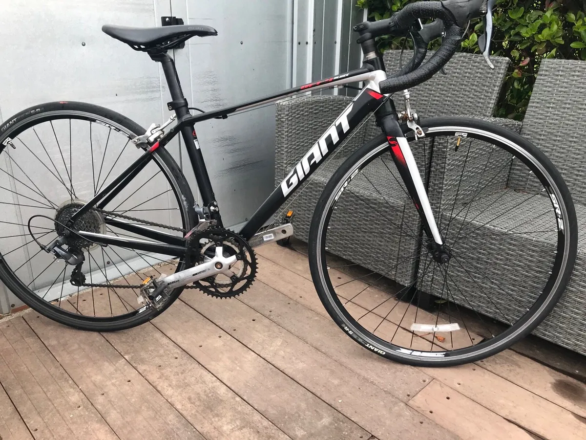 Giant Defy Bike - Image 1