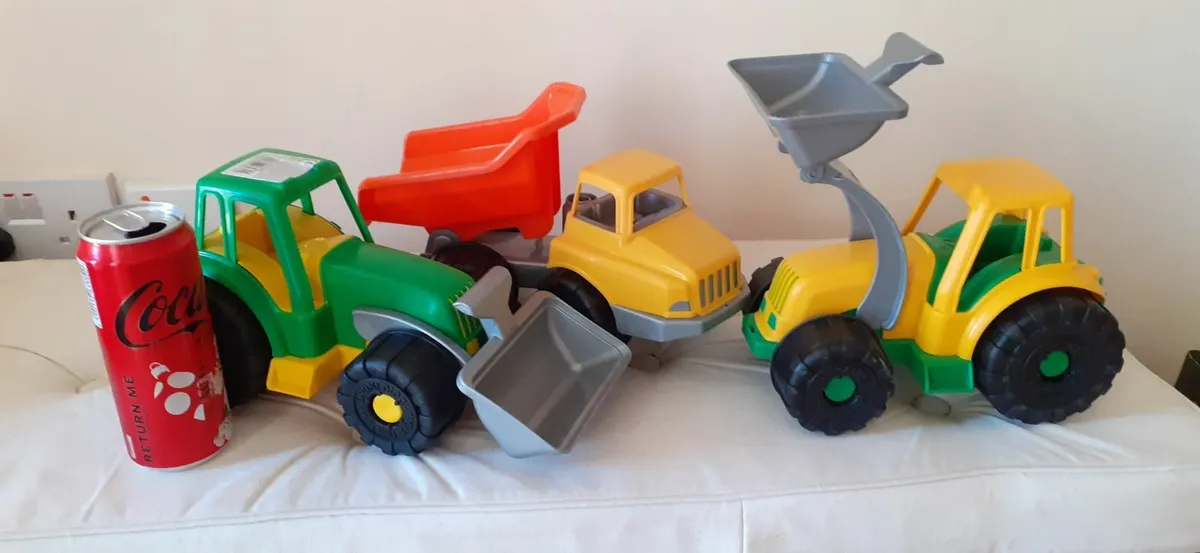 NEW 3 garden / outdoor tractors - Image 2