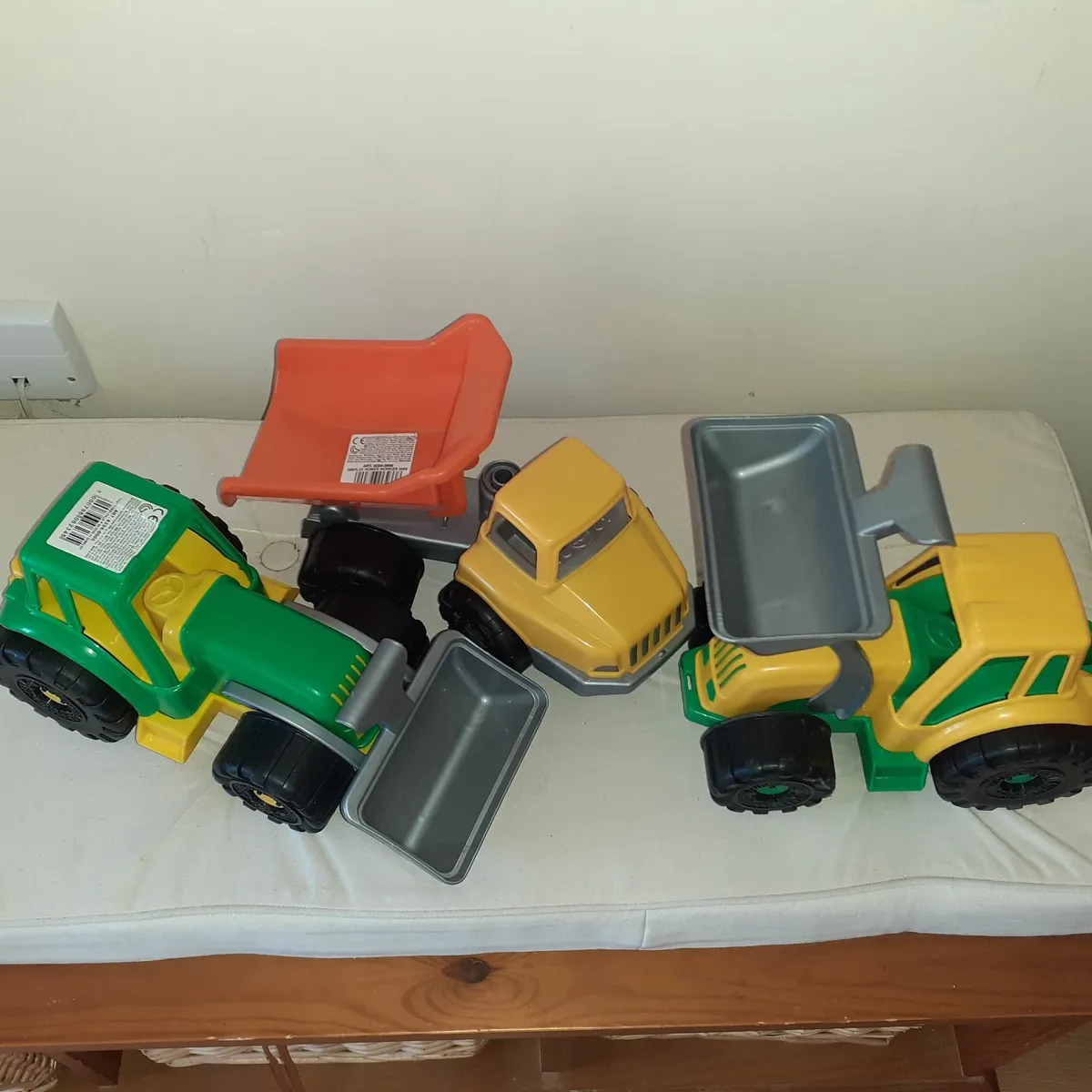 NEW 3 garden / outdoor tractors - Image 1
