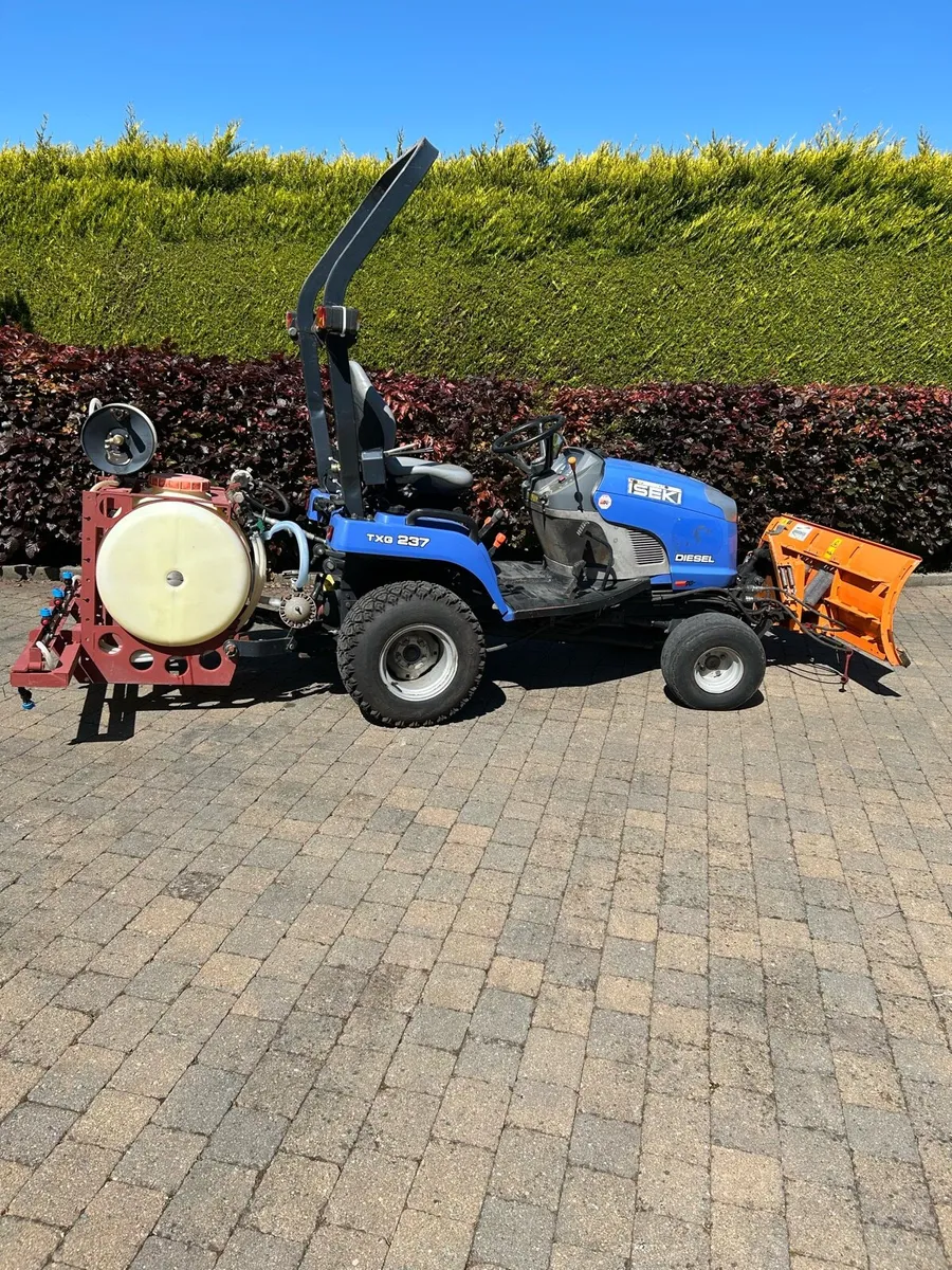 Iseki compact tractor complete with road sweeper a - Image 1