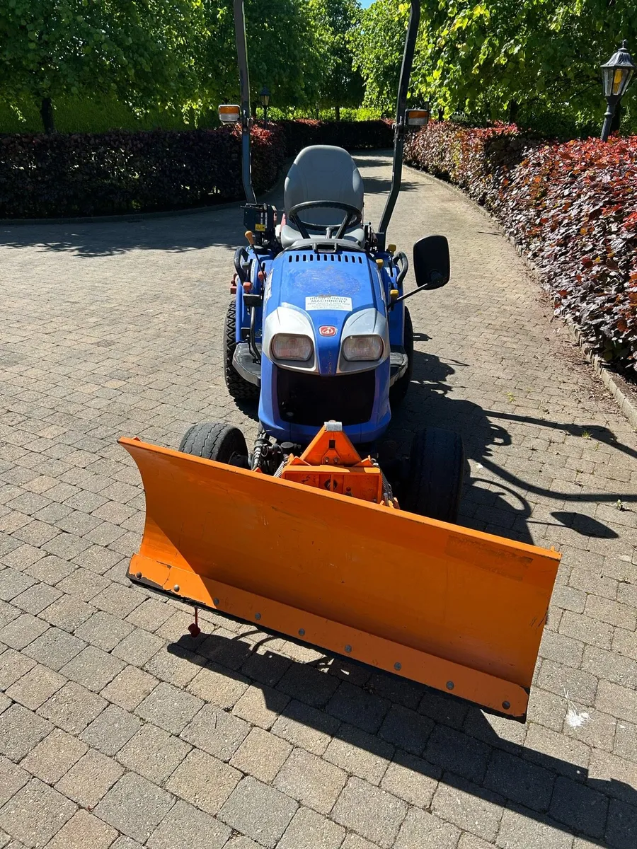 Iseki compact tractor complete with road sweeper a - Image 4