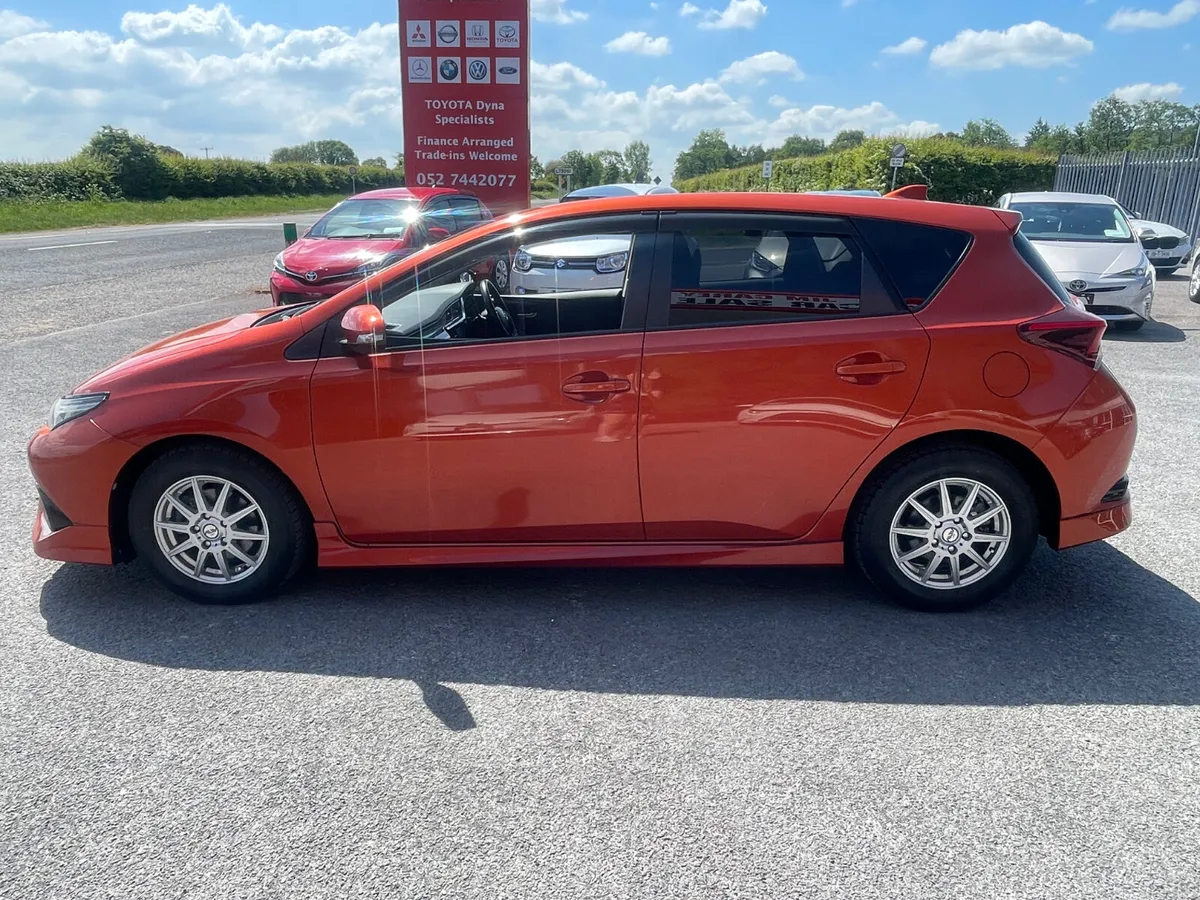 2016-1 Toyota Auris - Image 4