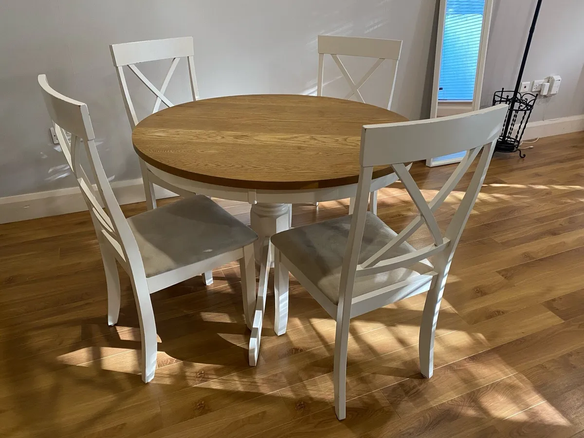 Wooden round dinning table with 4 chairs - Image 1