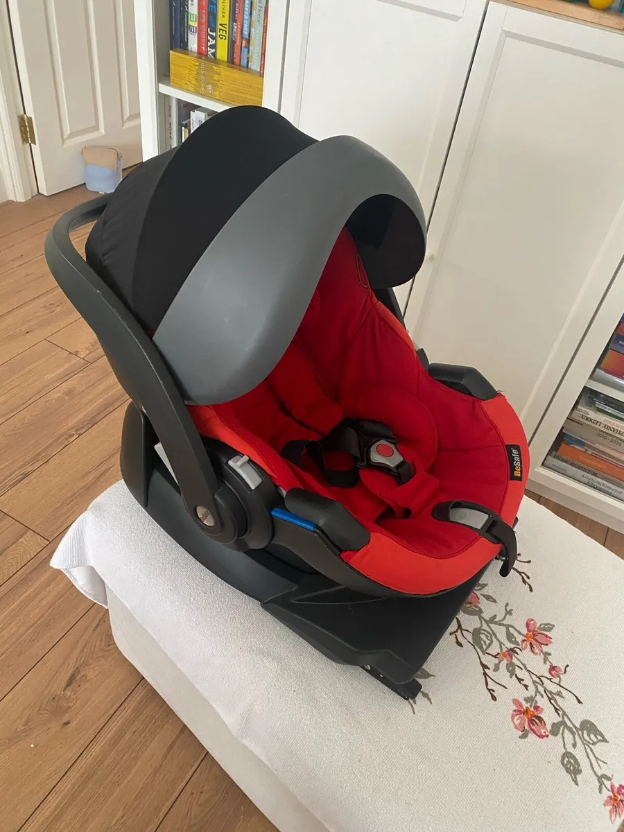Uppababy Travel System with BeSafe iZi GoCar seat - Image 3