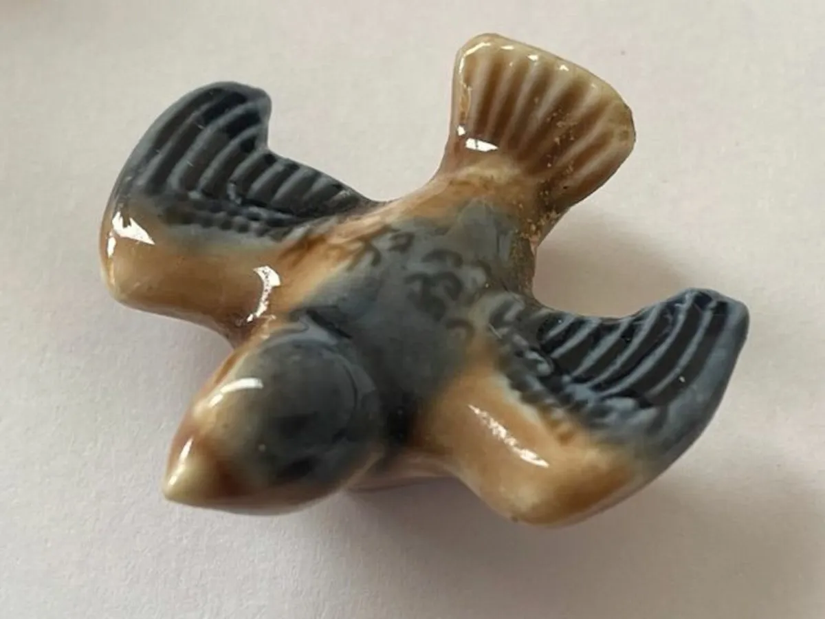 'Wade' figurines - Image 4