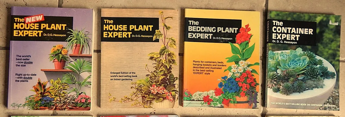 Selection of 12 Gardening Books & Booklet - Image 3