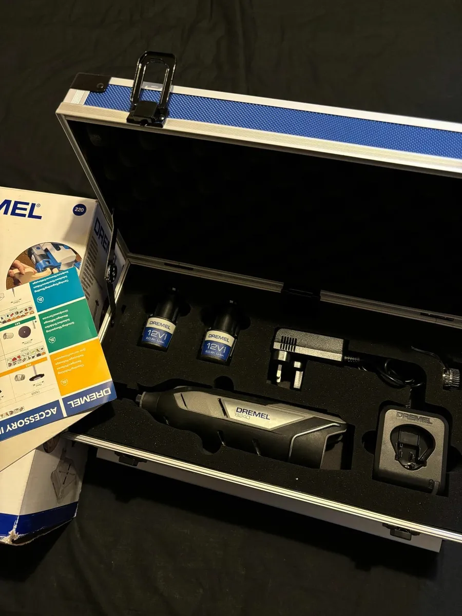 Dremel 8240 Cordless Multi Cutter + Workstation - Image 3
