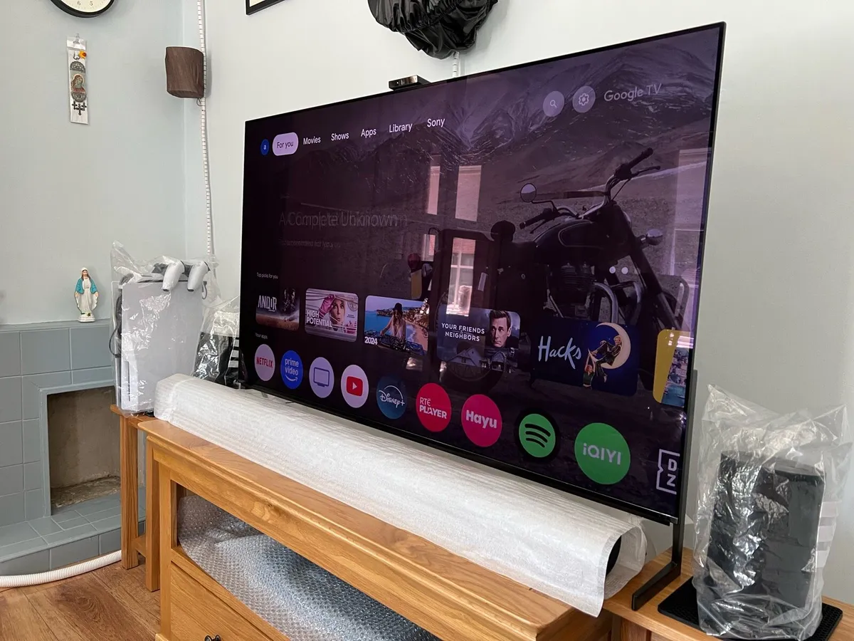 Sony tv 55inch. Brava