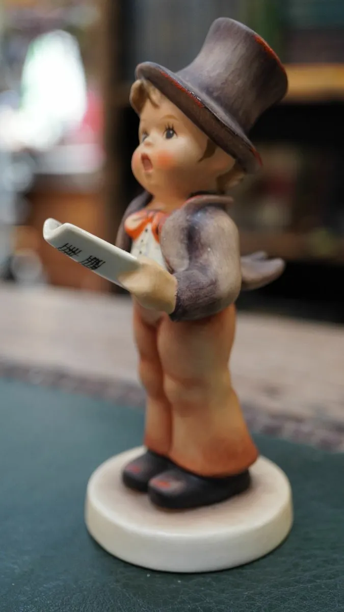 Goebel Hummel Figurine - Street Singer - Image 3