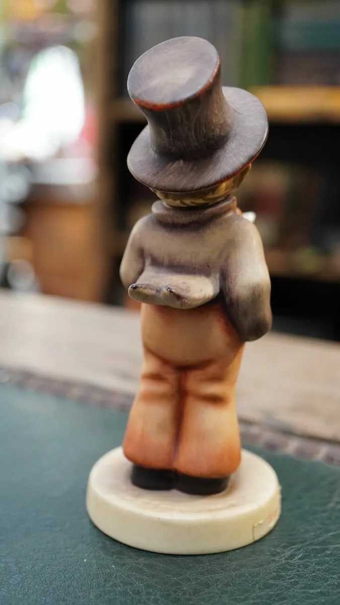 Goebel Hummel Figurine - Street Singer - Image 4