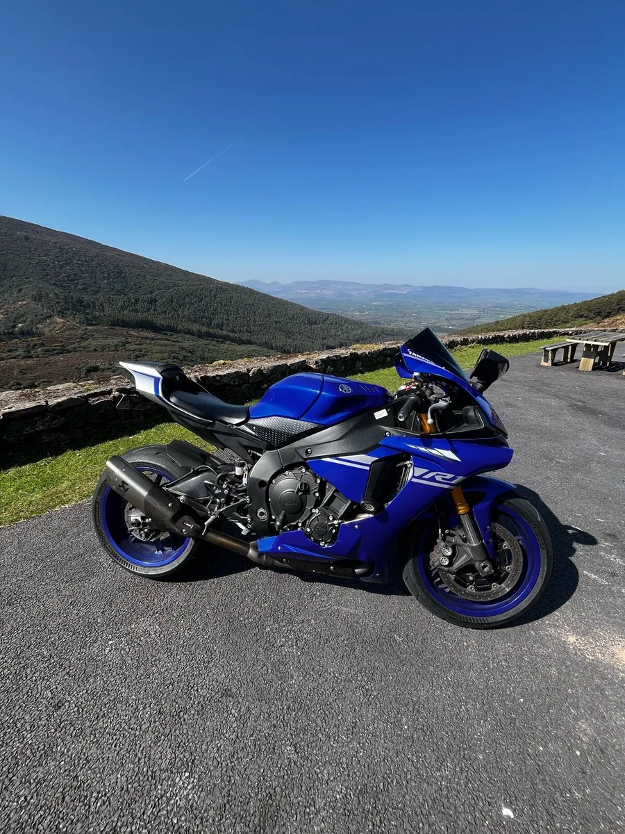 YAMAHA R1 - Image 1