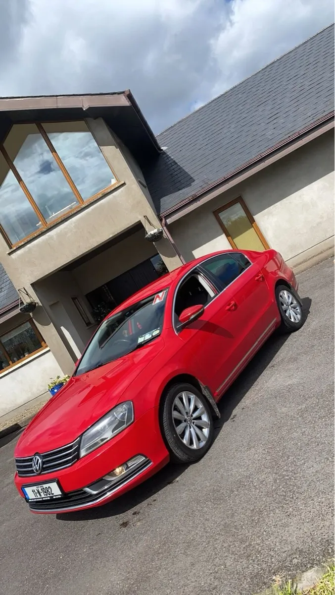 2011 Volkswagen Passat - Image 2